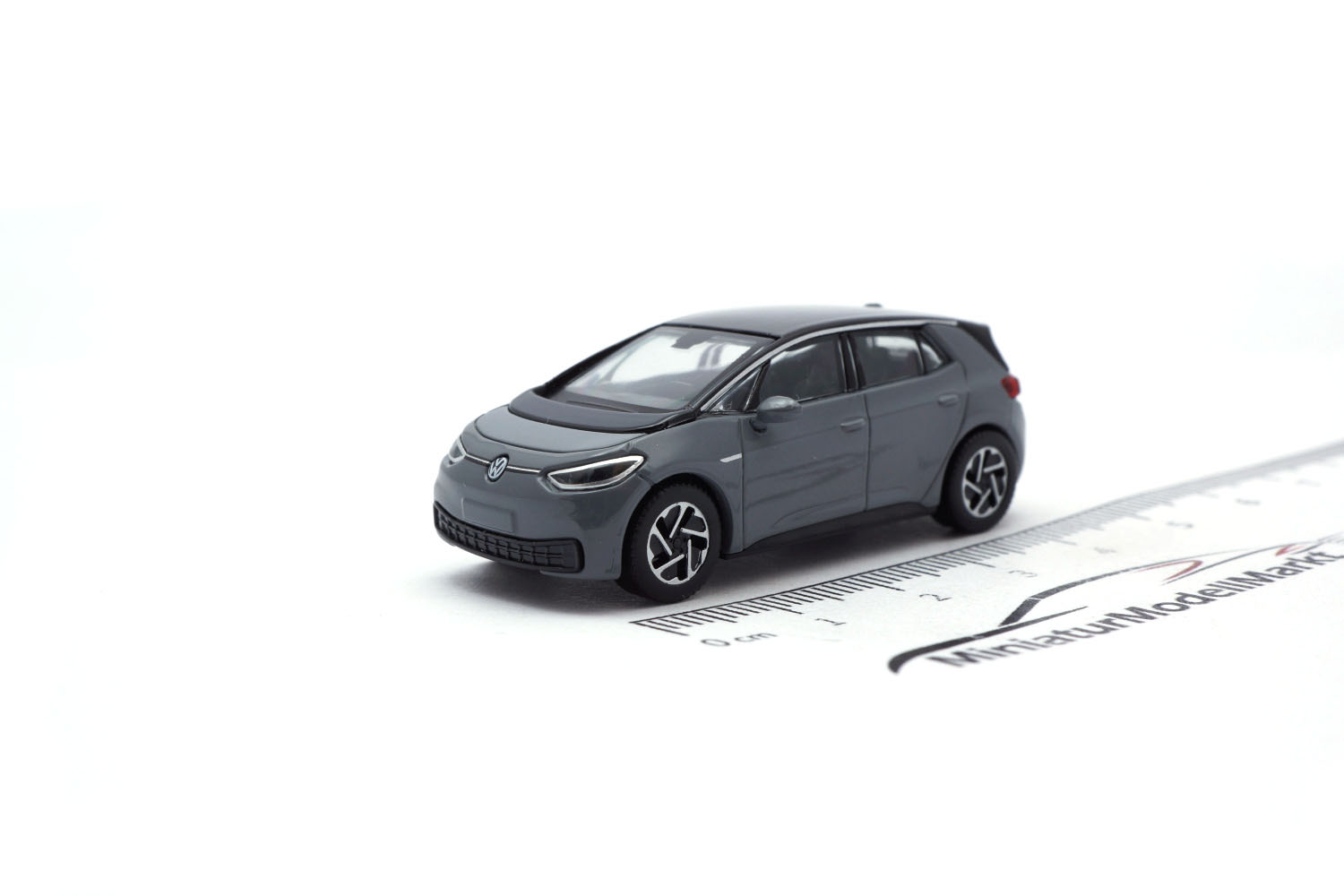Herpa 421126 Volkswagen (VW) ID. 3, mondsteingrau (Dach schwarz) 1:87