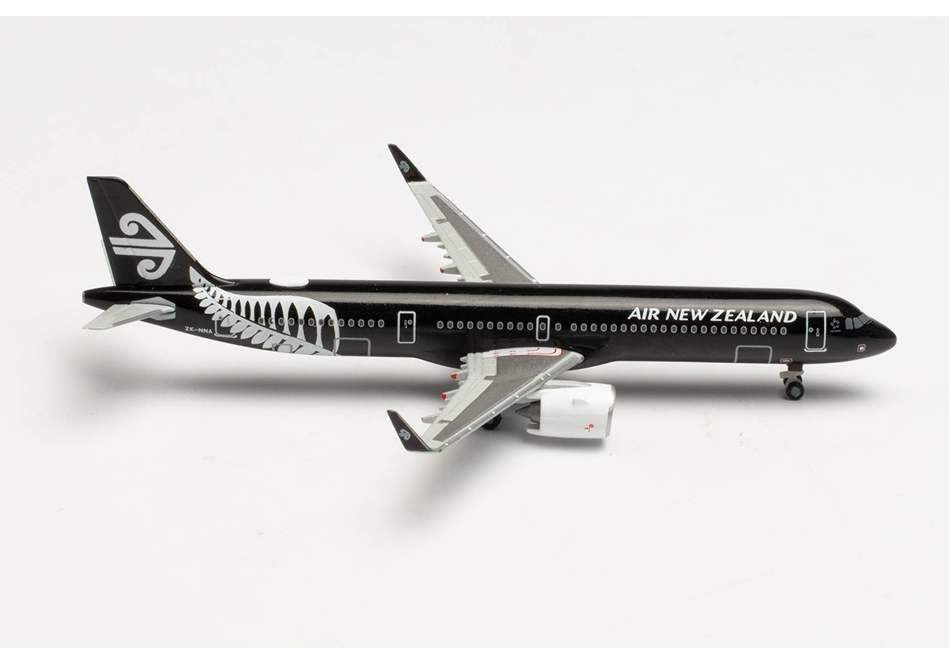 Herpa 535878 Air New Zealand Airbus A321neo - All black colors ZK-NNA 1:500