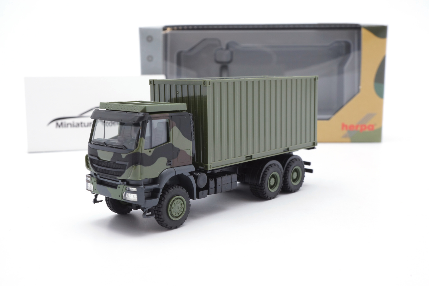 Herpa 746793 Iveco Trakker 6x6 mit 20 ft. Container Bundeswehr 1:87