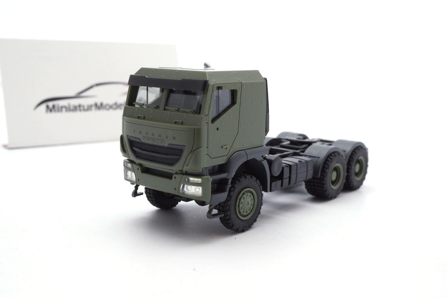 Herpa 746892 Iveco Trakker geschützt 6x6 Sattelzugmaschine Bundeswehr 1:87