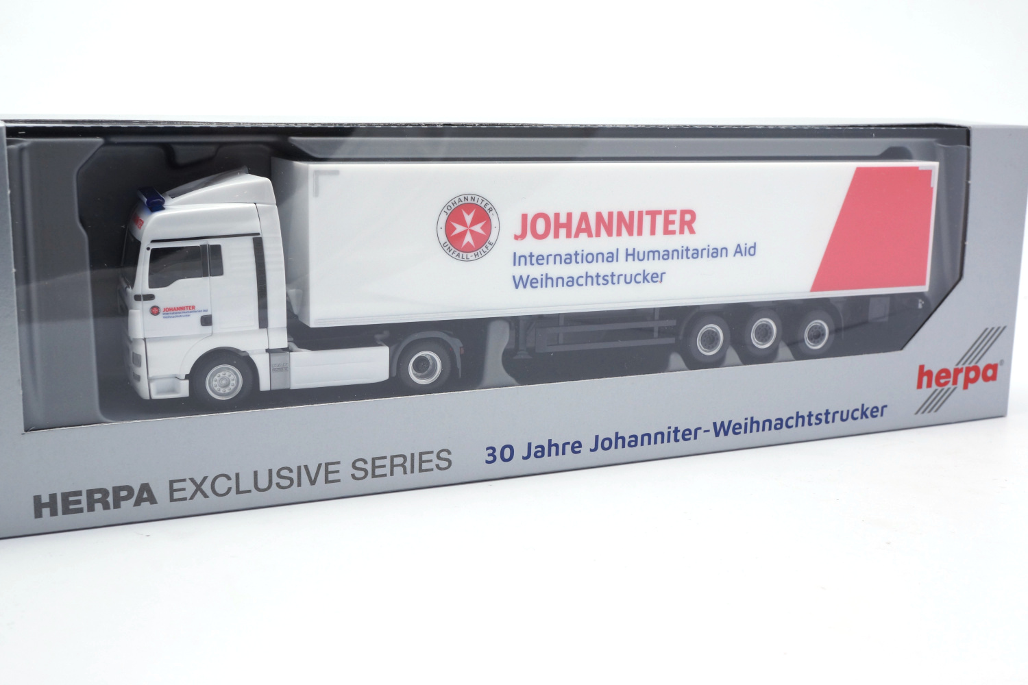 Herpa 955911 MAN TGX XLX Koffer-Sattelzug 30 Jahre Johanniter Weihnachtstrucker 1:87