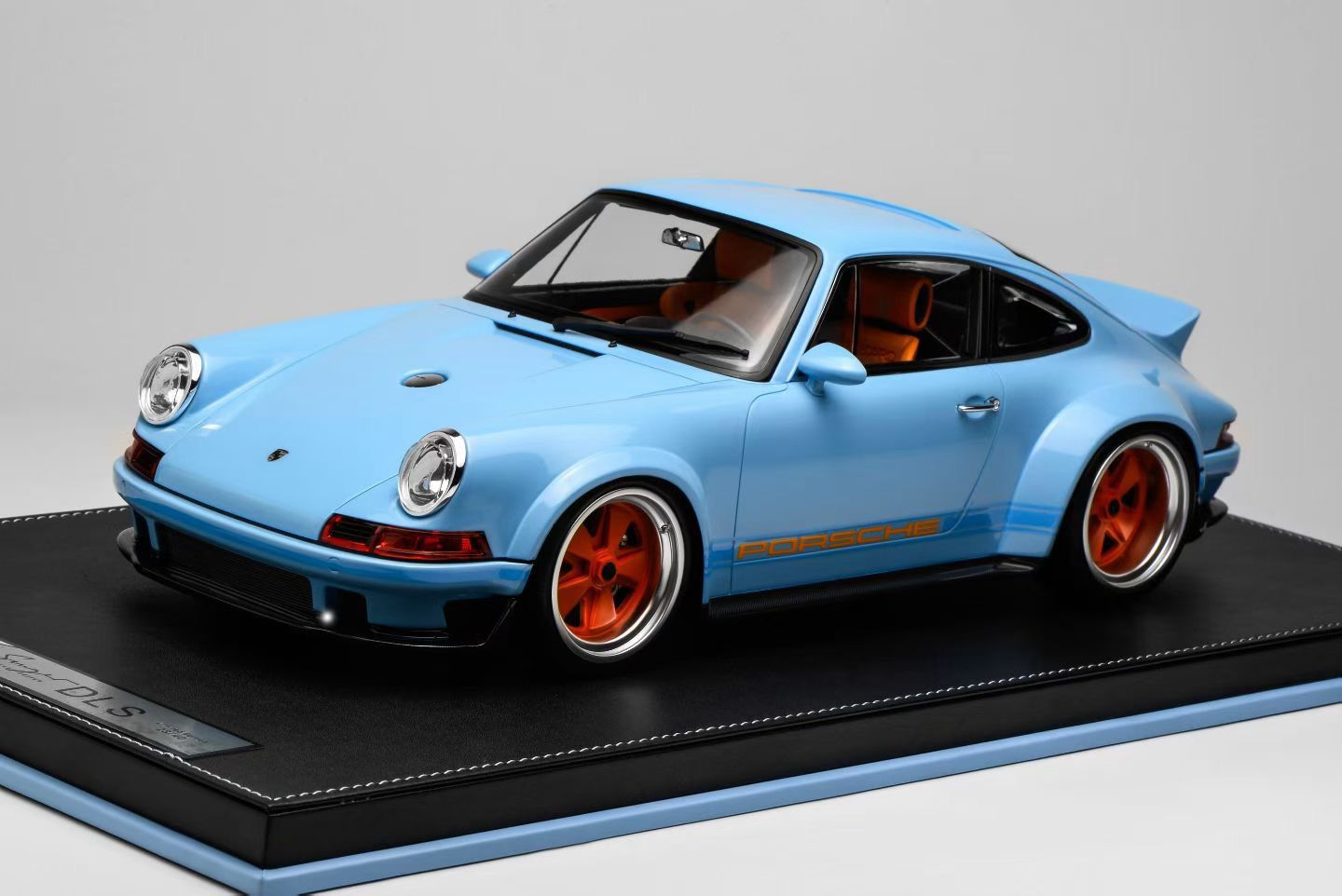 IVY IE1202GF Singer DLS (Porsche 911) - Gulf 1:12