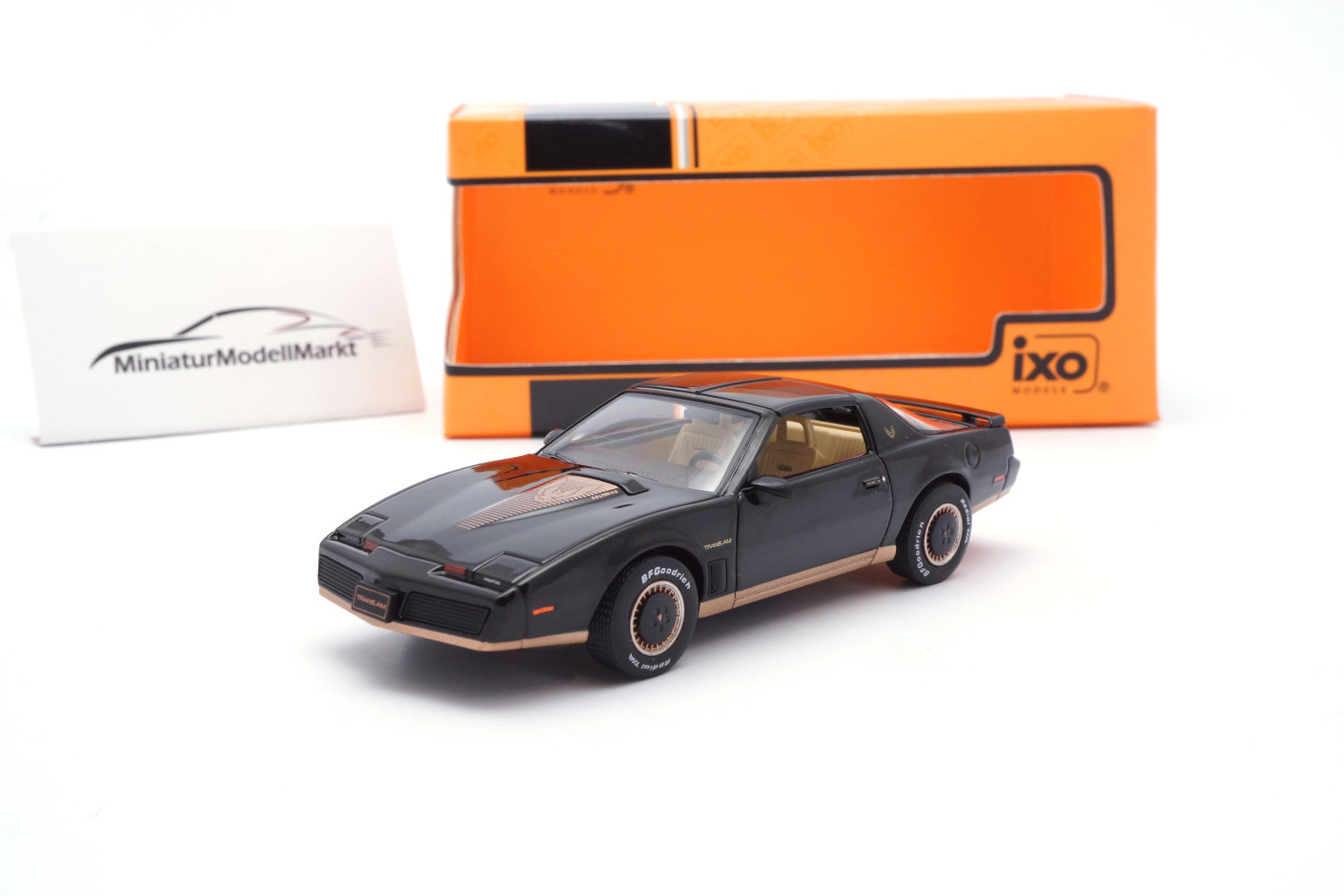 IXO CLC366N Pontiac Firebird - schwarz/Dekor - 1982 1:43