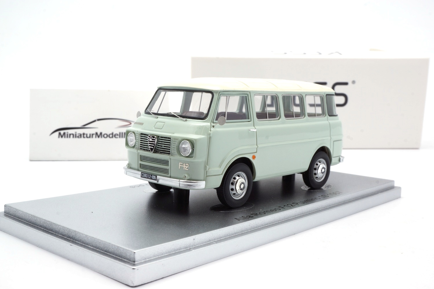 Kess KE43000451 Alfa Romeo F12 Minibus Series 1 - Light Green 1:43