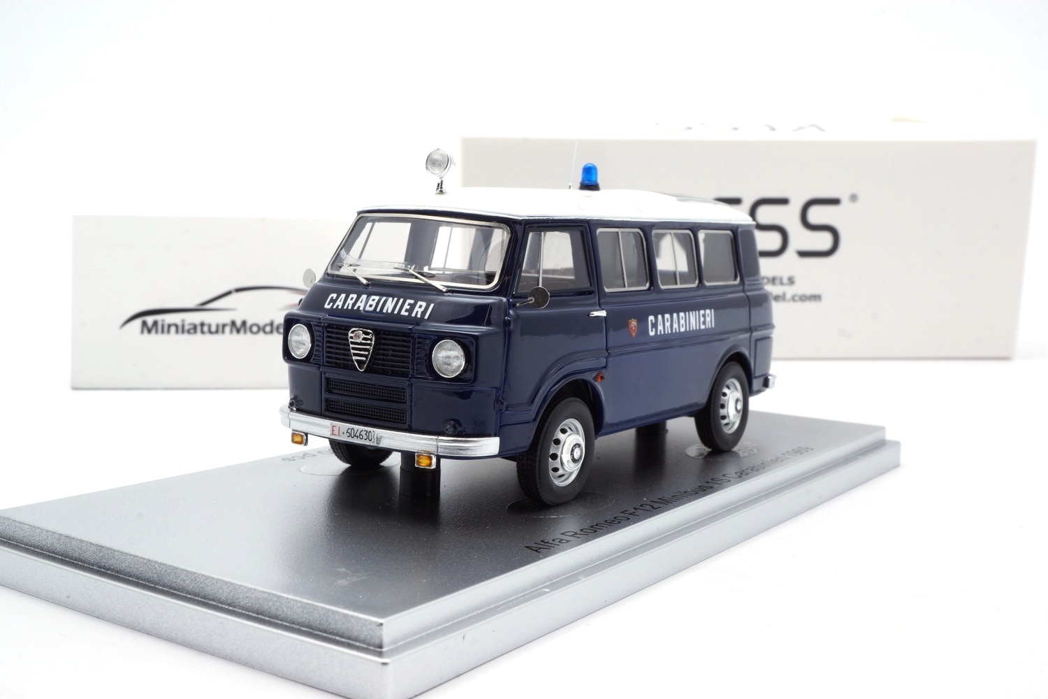 Kess KE43000452 Alfa Romeo F12 Minibus Series 1 - Carabinieri 1:43