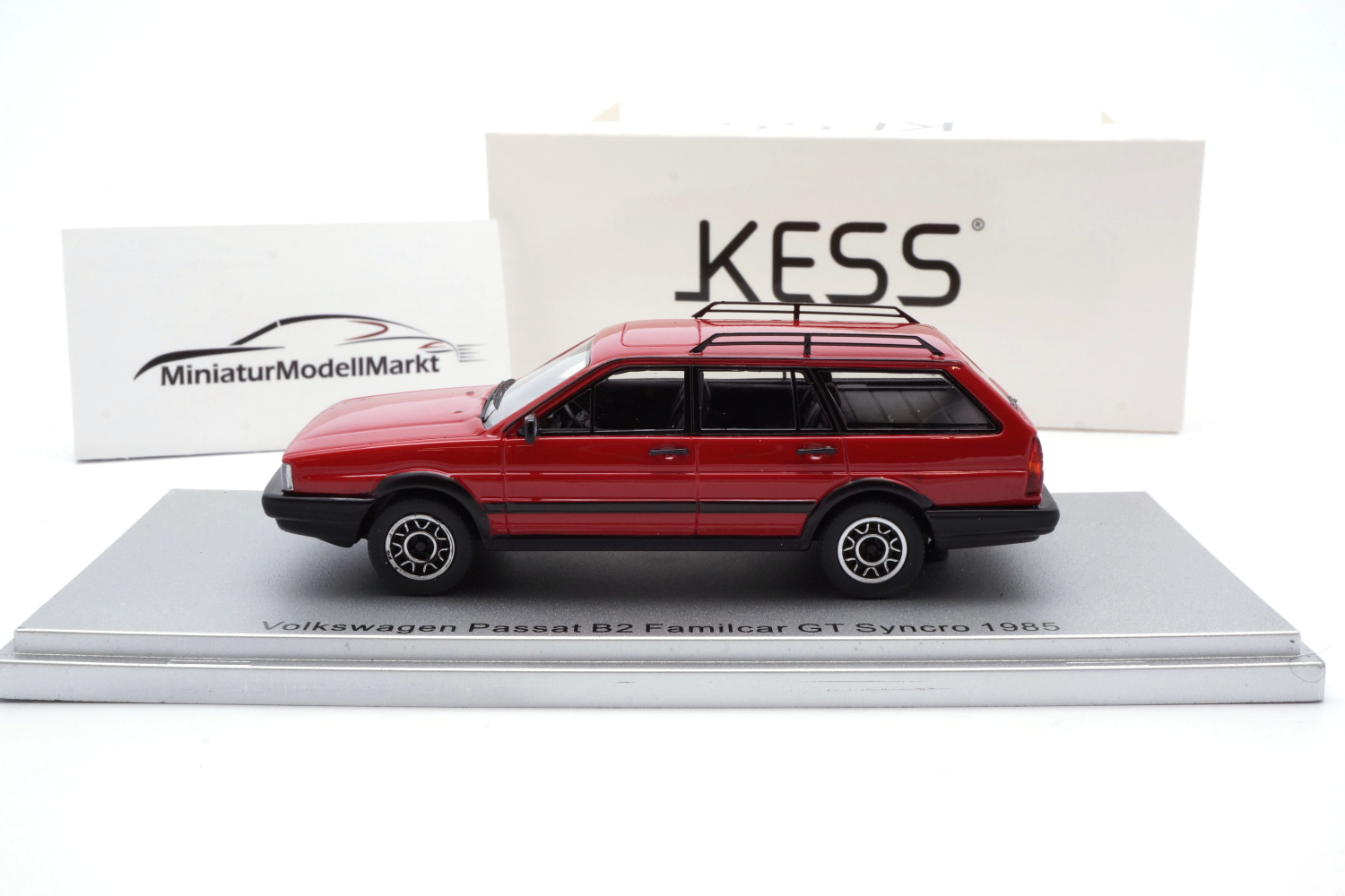 Miniature 1:43 Volkswagen Passat B2 Variant 1984 Verte - Kess Model, Neuf