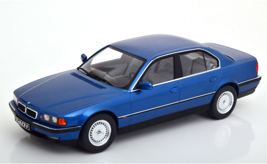 KK-Scale KKS180362 BMW 740i E38 1.Serie - blaumetallic - 1994 1:18