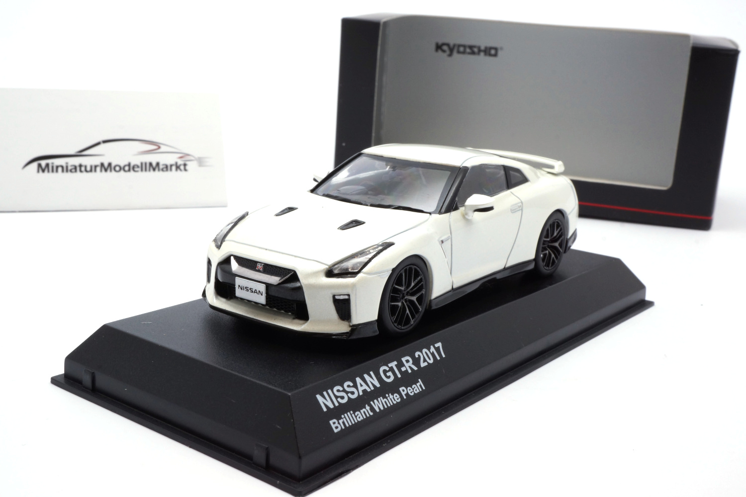 Kyosho 03893W Nissan GT-R (R35) - Brilliant White Pearl - 2017 1:43