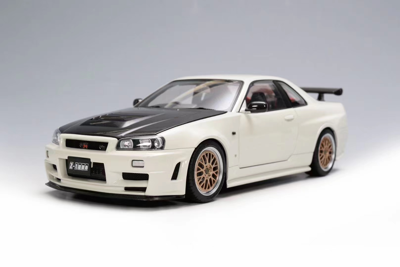 Motorhelix M83407 Nissan Skyline GT-R R34 Z-Tune - White - BBS 1:18