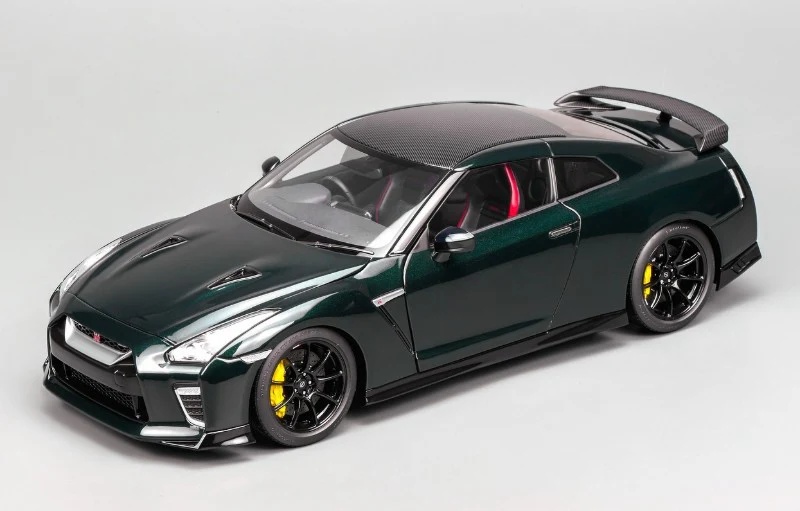Motorhelix M85316 Nissan GT-R (R35) Track Edition - Midnight Purple 1:18