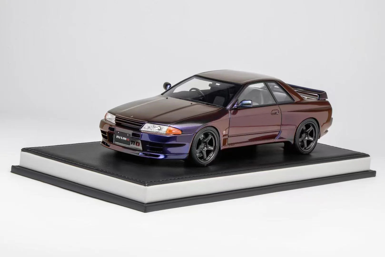 Motorhelix MH029CP Nissan Skyline GT-R (R32) Customized Version Purple 1:18