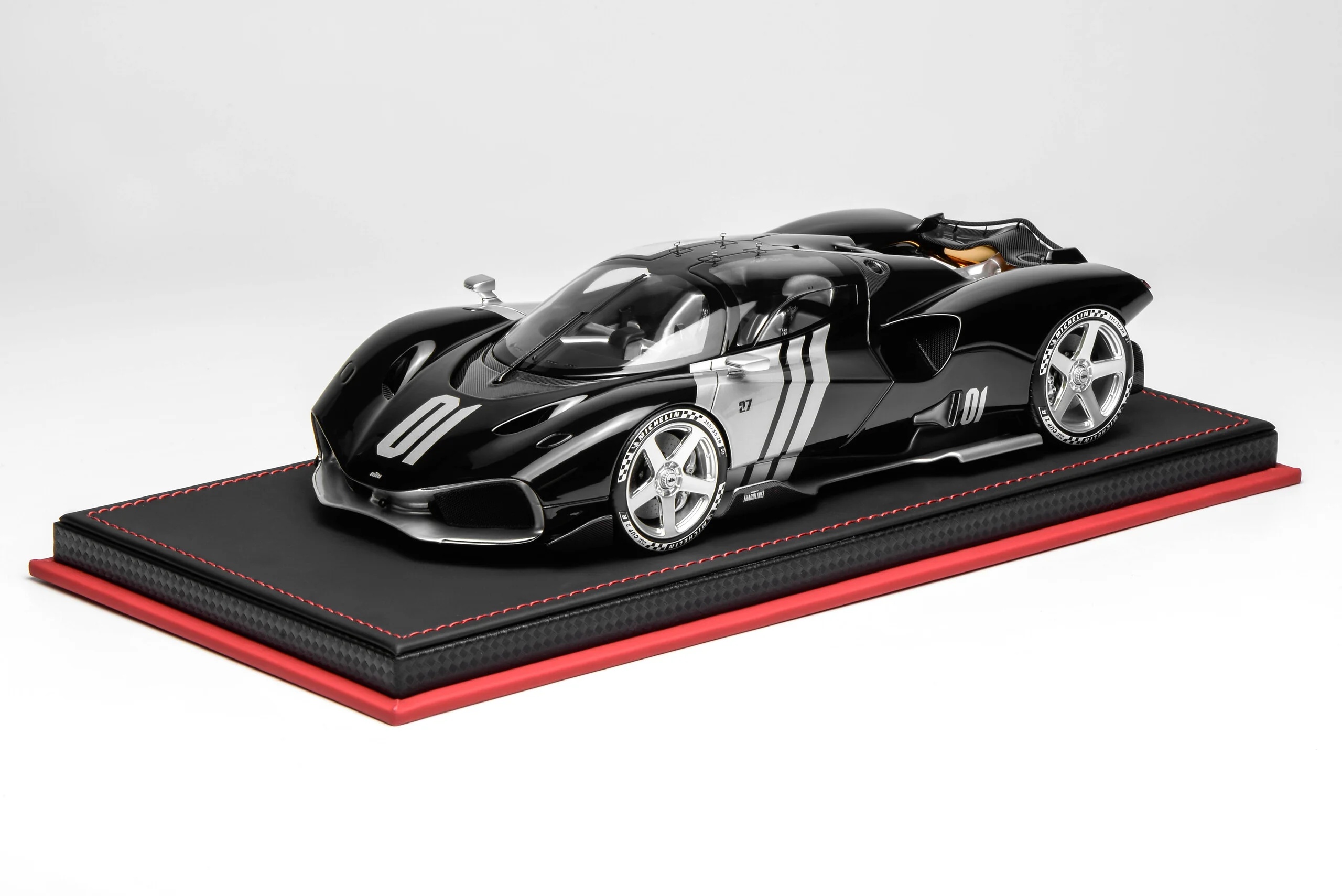 Motorhelix MH031BW Nilu 27 - Black Water - Park Black 1:18
