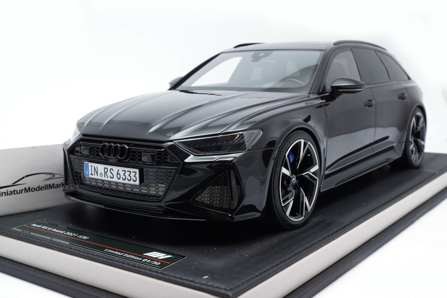 Motorhelix MH1202MB Audi RS6 Avant (C8) - Schwarz-Metallic - 2021 1:12