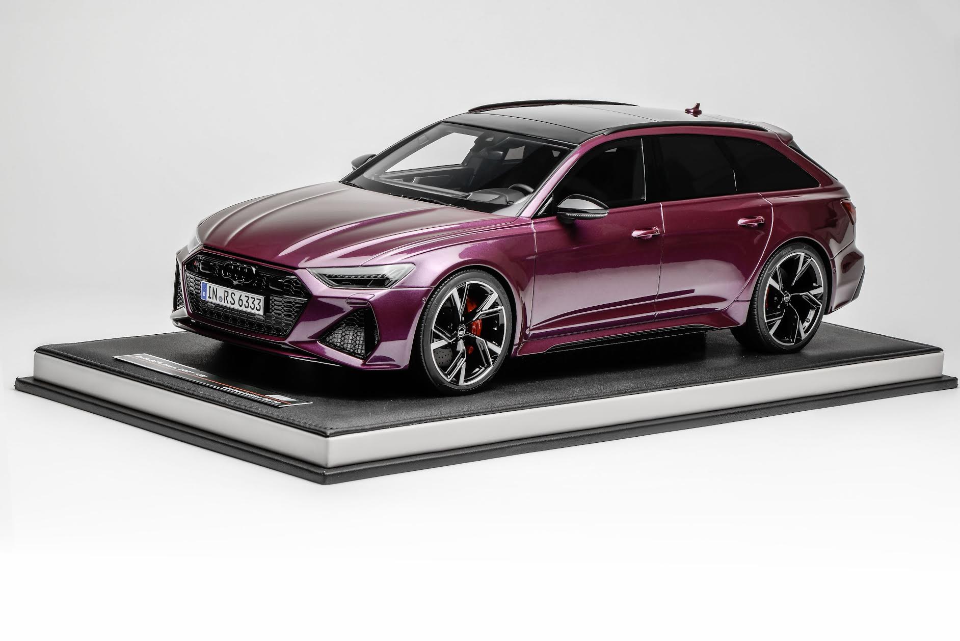 Motorhelix MH1202MP Audi RS6 Avant (C8) - Merlin-Purple - 2021 1:12