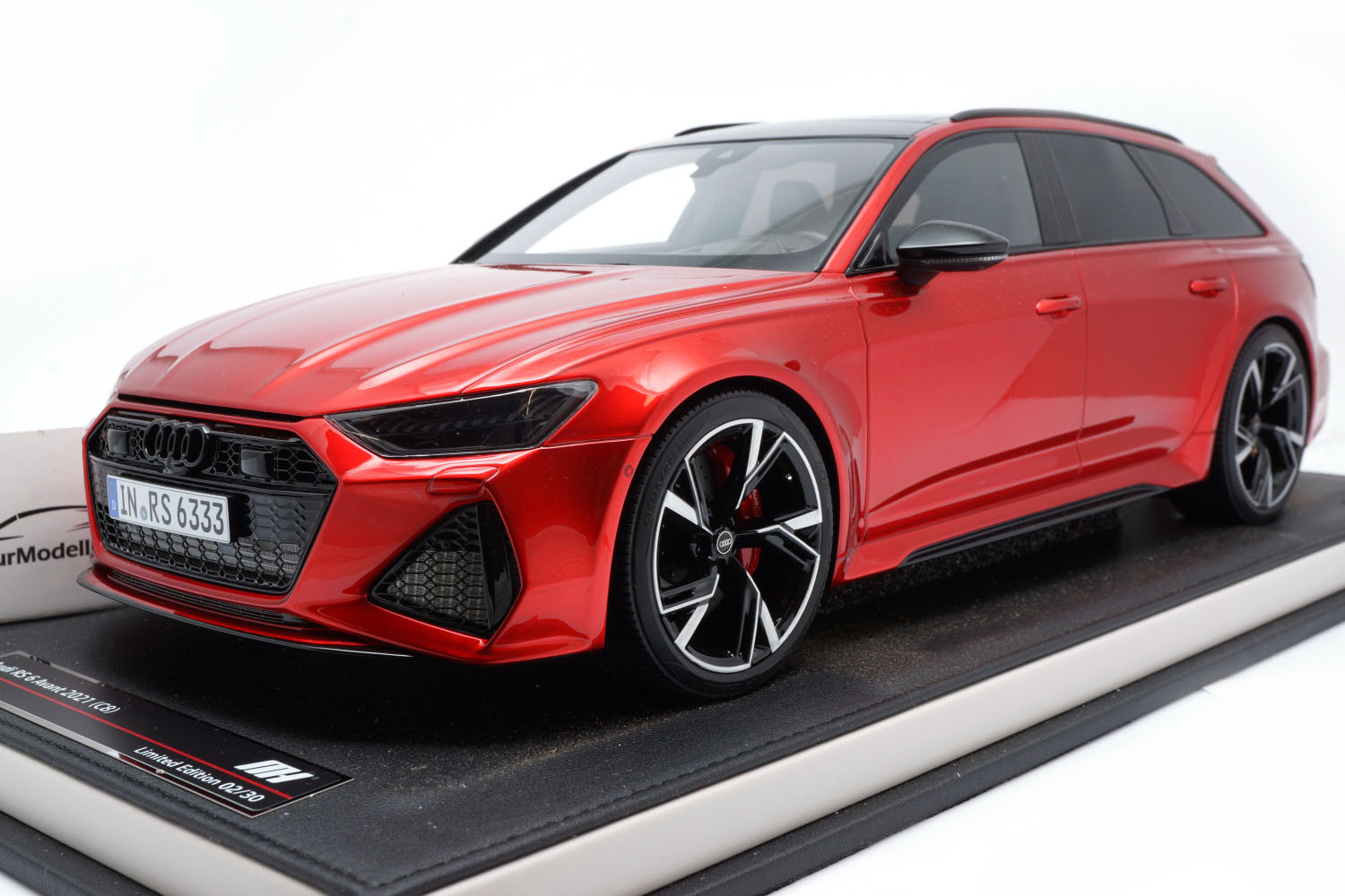 Motorhelix MH1202TRM Audi RS6 Avant (C8) - Tango-Rot - 2021 1:12