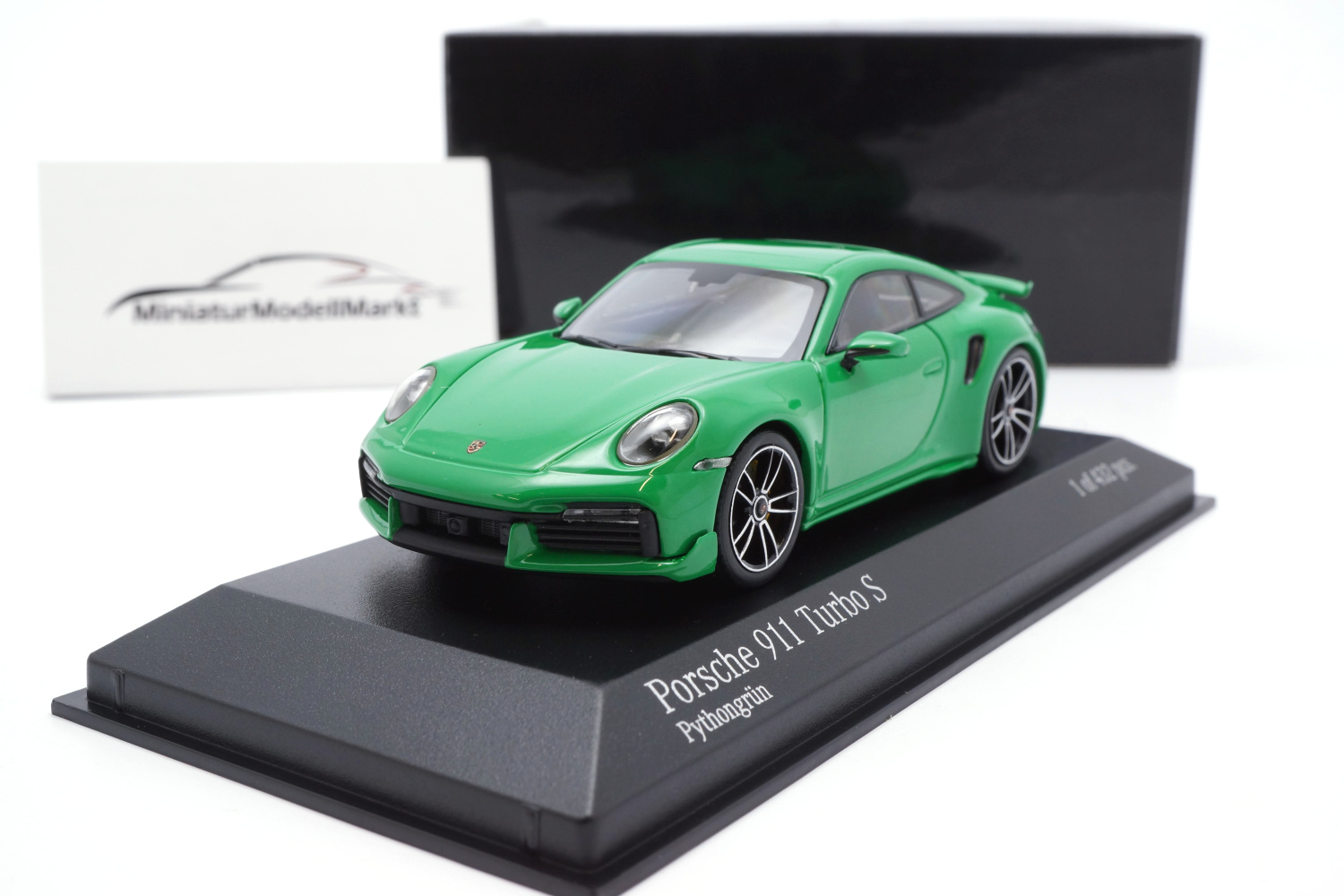 Minichamps 410060071 Porsche 911 (992) Turbo S Sport Design  - Pythongrün - 2021 1:43