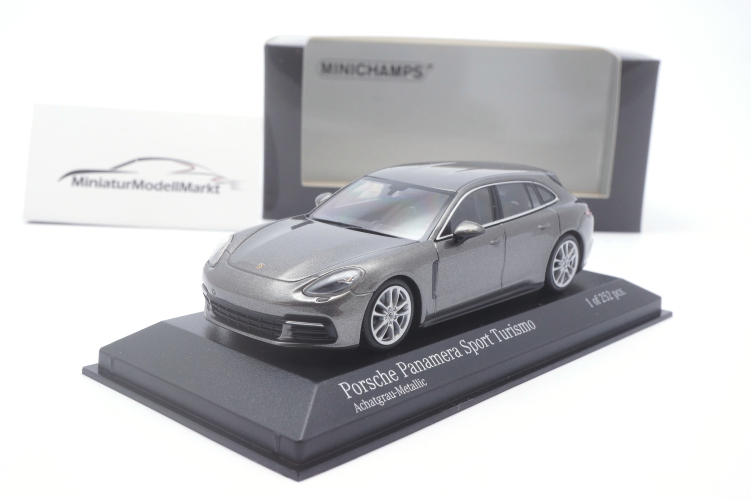 Minichamps 410066111 Porsche Panamera 4S Diesel Sport Turismo Grau 2017 1:43