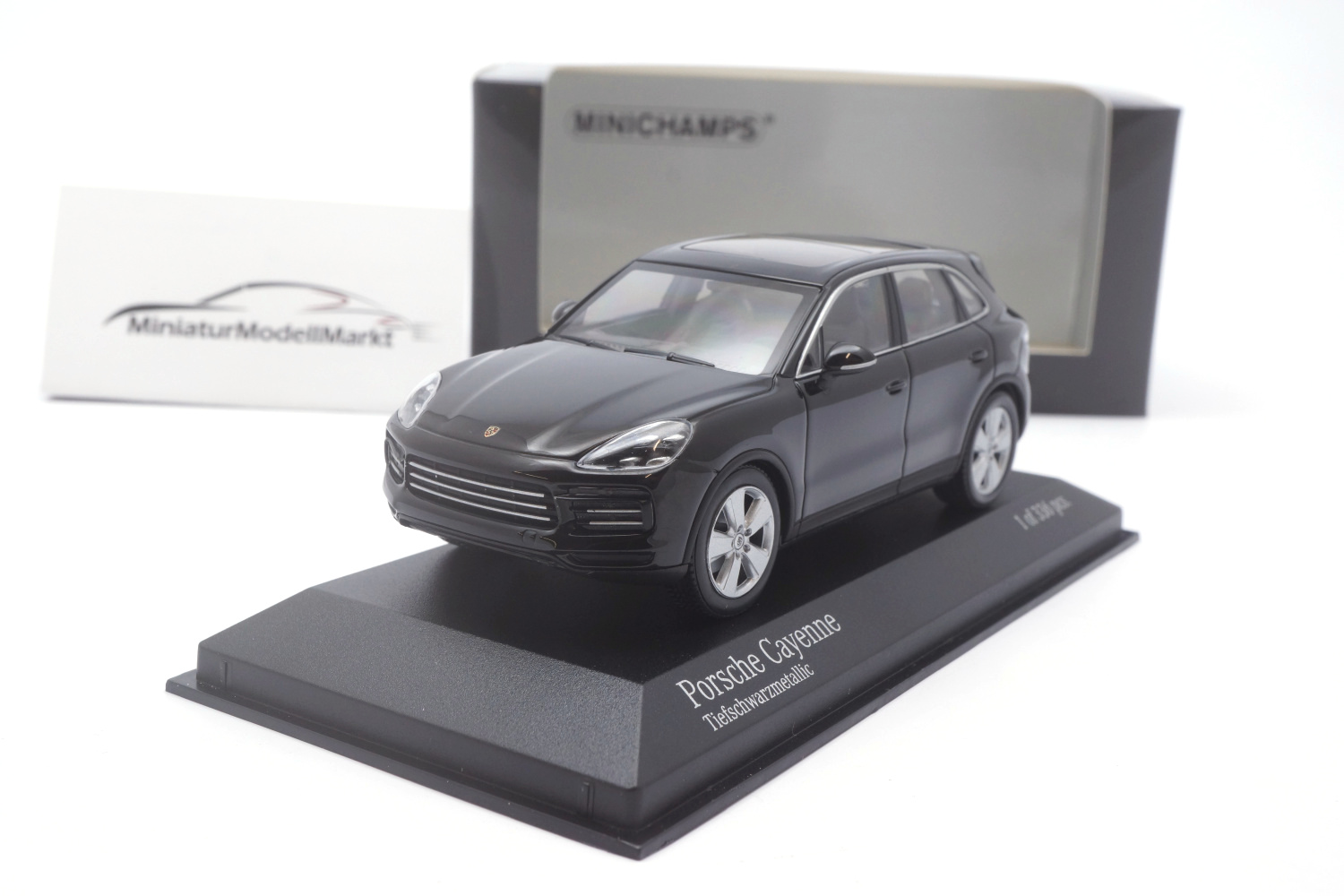 Minichamps 410066301 Porsche Cayenne - Schwarz Metallic - 2017 1:43