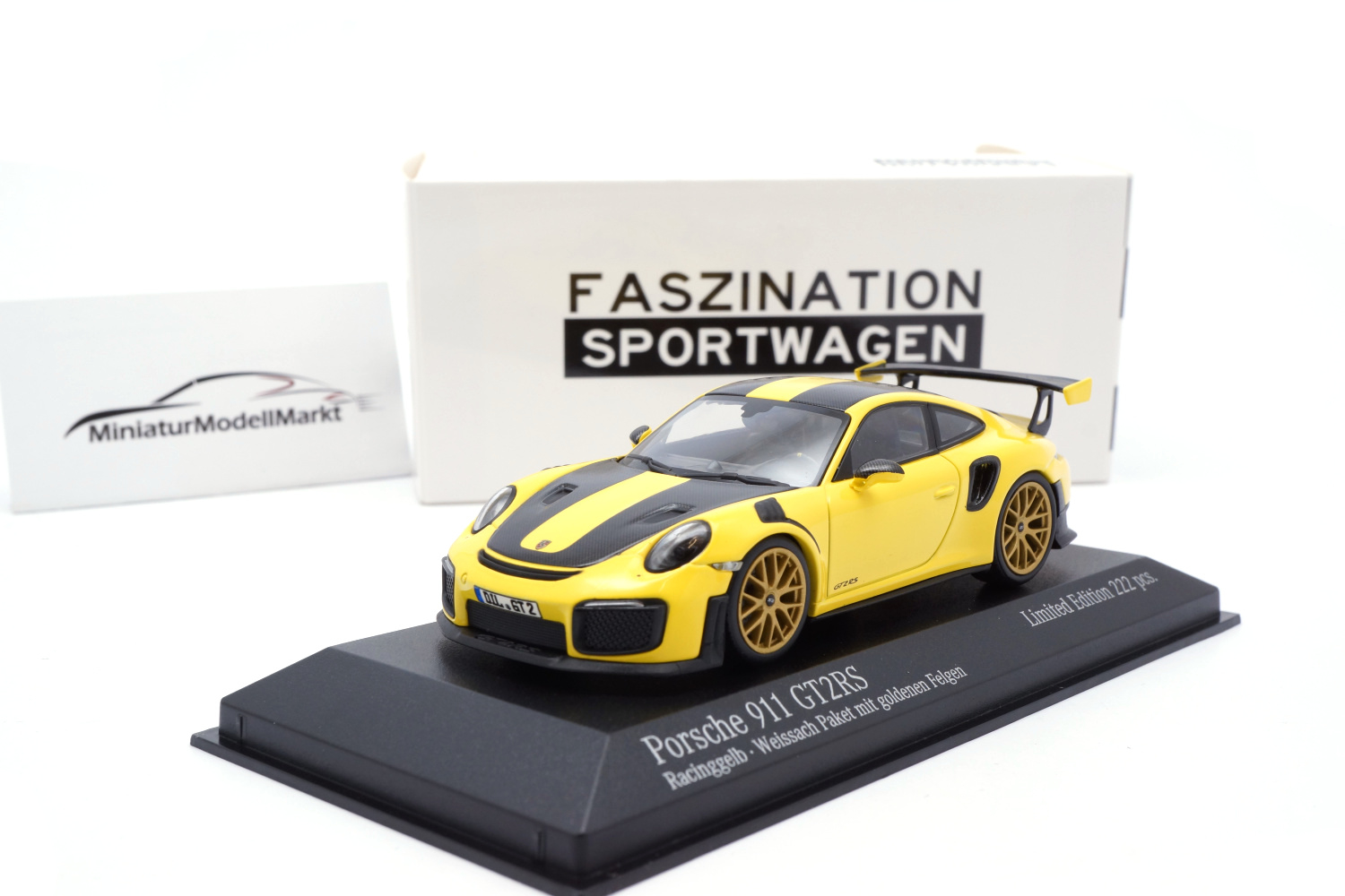 Minichamps 413067229 Porsche 911 (991.2) GT2 RS - Weissach 2018 - Racing Gelb 1:43