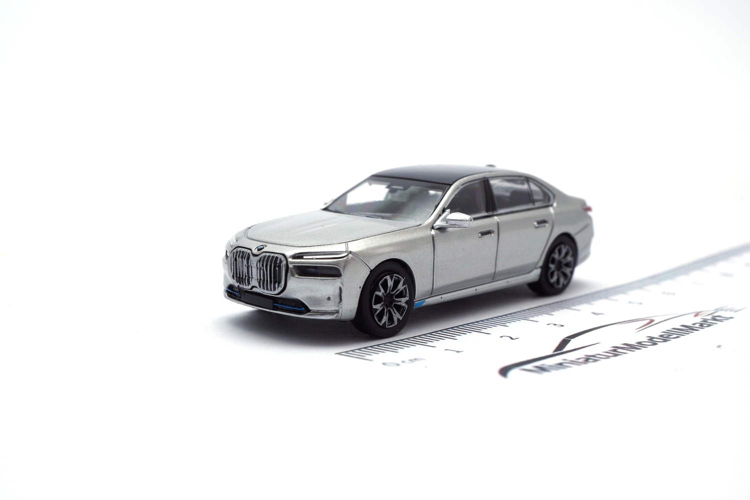 Minichamps 870024502 BMW I7 - Silber - 2023 1:87