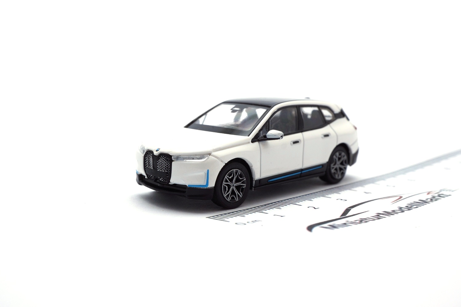 Minichamps 870024600 BMW IX M60  - Weiss - 2022 1:87