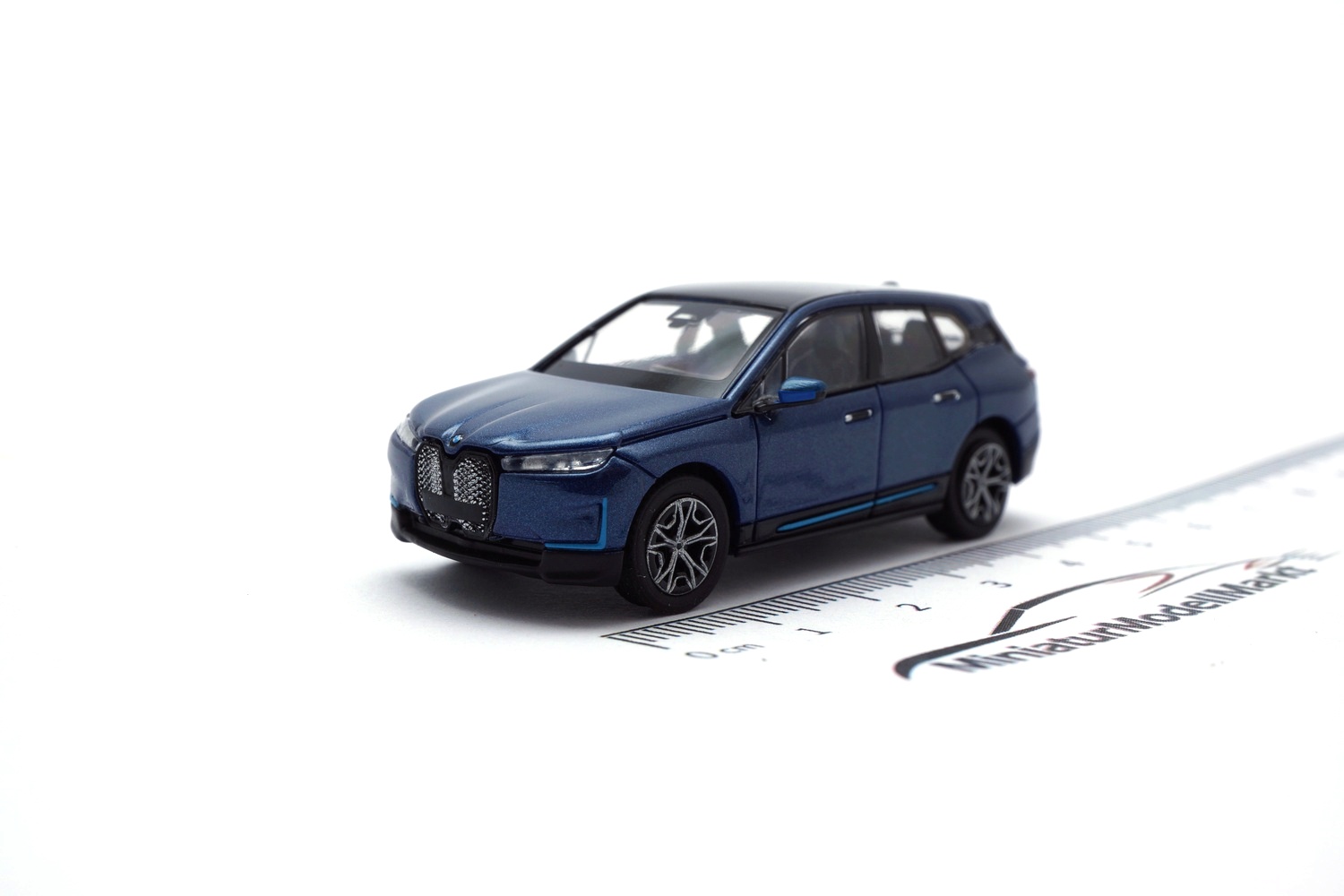 Minichamps 870024601 BMW IX M60  - Blau Metallic - 2022 1:87