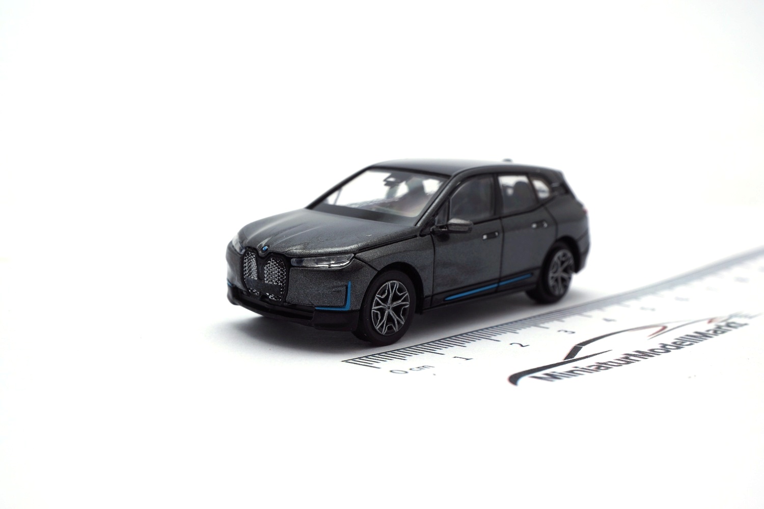 Minichamps 870024602 BMW IX M60  - Grau Metallic - 2022 1:87