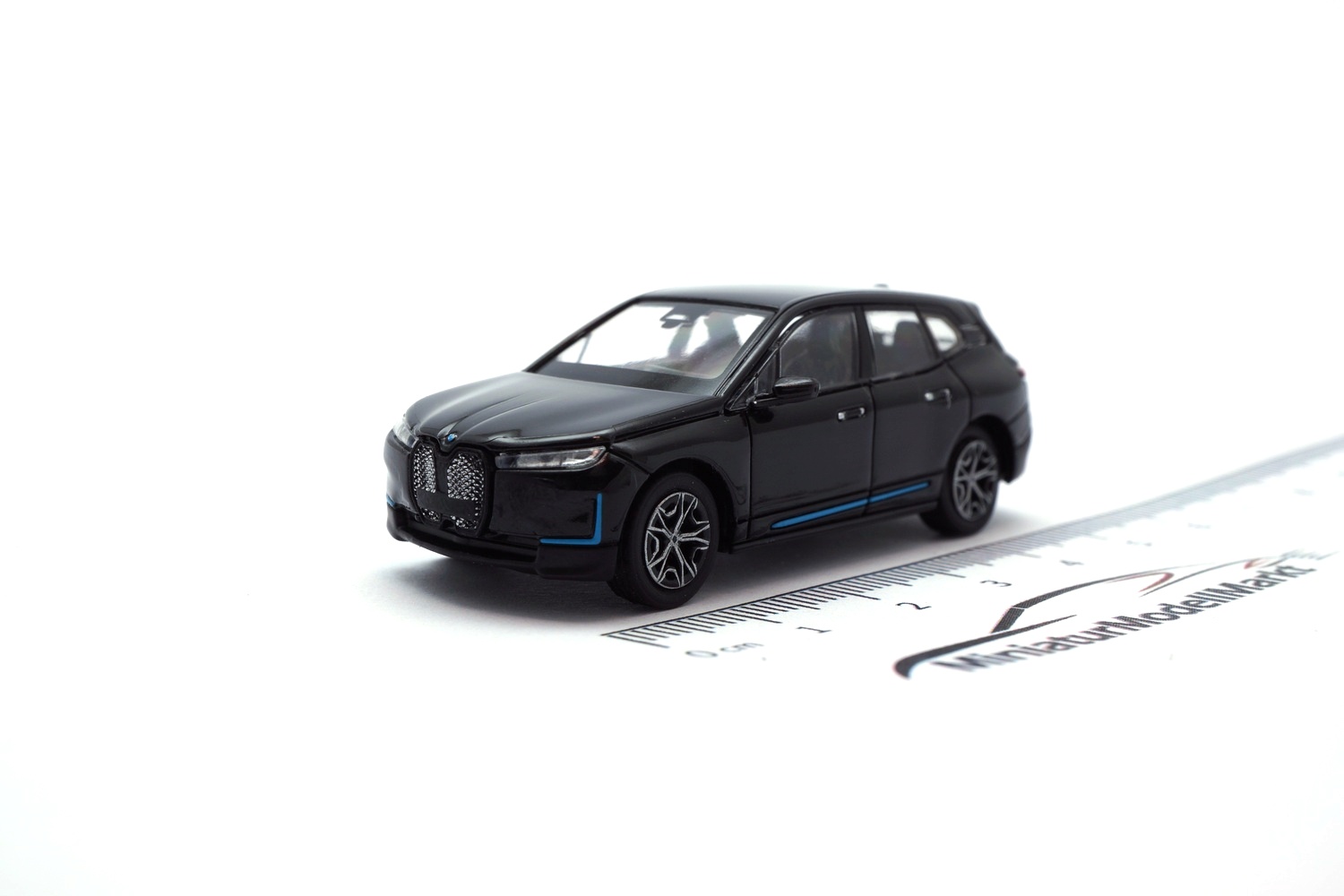 Minichamps 870024604 BMW IX M60  - Schwarz Metallic - 2022 1:87