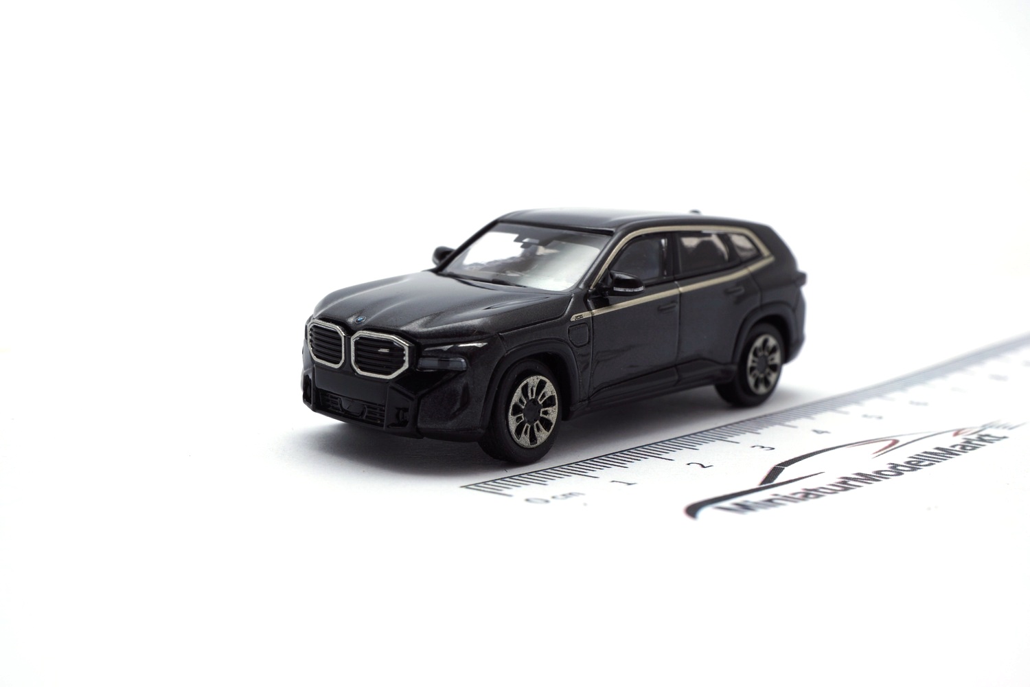 Minichamps 870025002 BMW XM - Grey Metallic - 2023 1:87