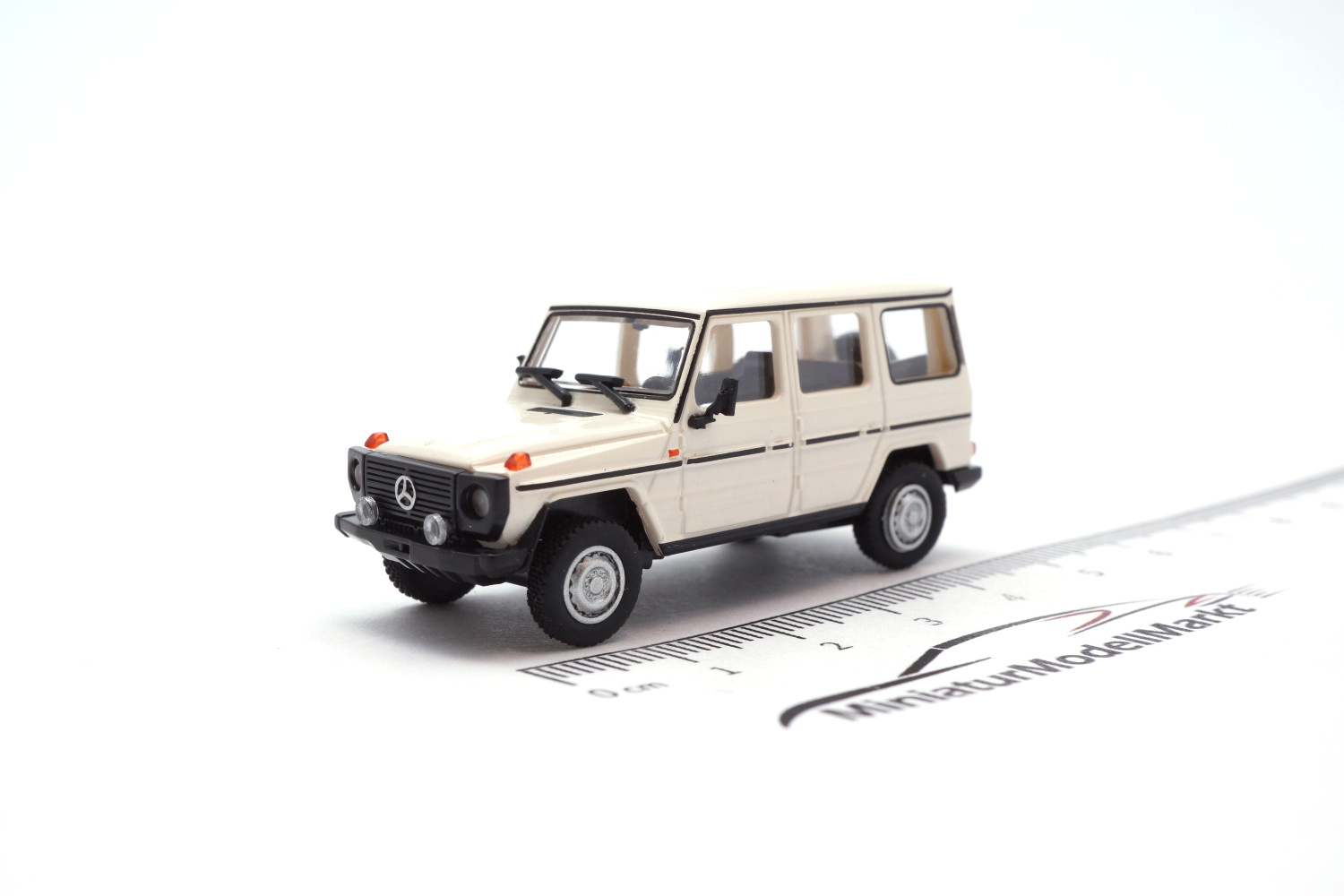 Minichamps 870038000 Mercedes-Benz 230G (W460) - Weiss - 1979 1:87