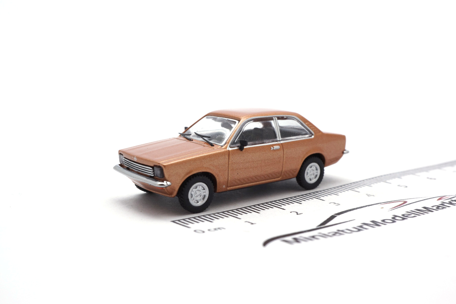 Minichamps 870040101 Opel Kadett Saloon - Gold - 1973 1:87