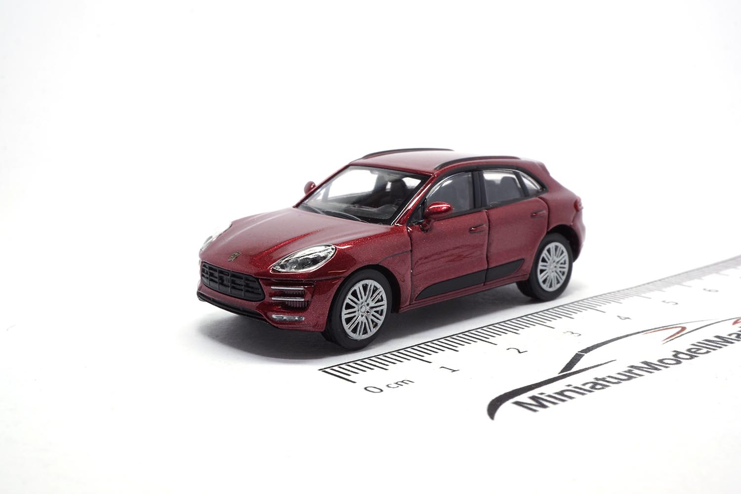 Minichamps 870067002 Porsche Macan Turbo - Rot Metallic 1:87