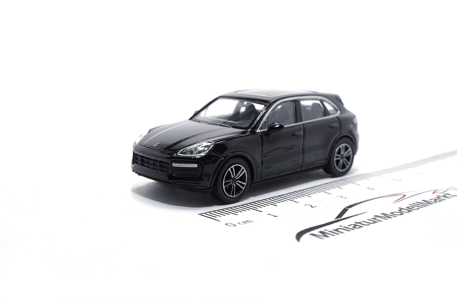 Minichamps 870067201 Porsche Cayenne - 2017 - Schwarz 1:87