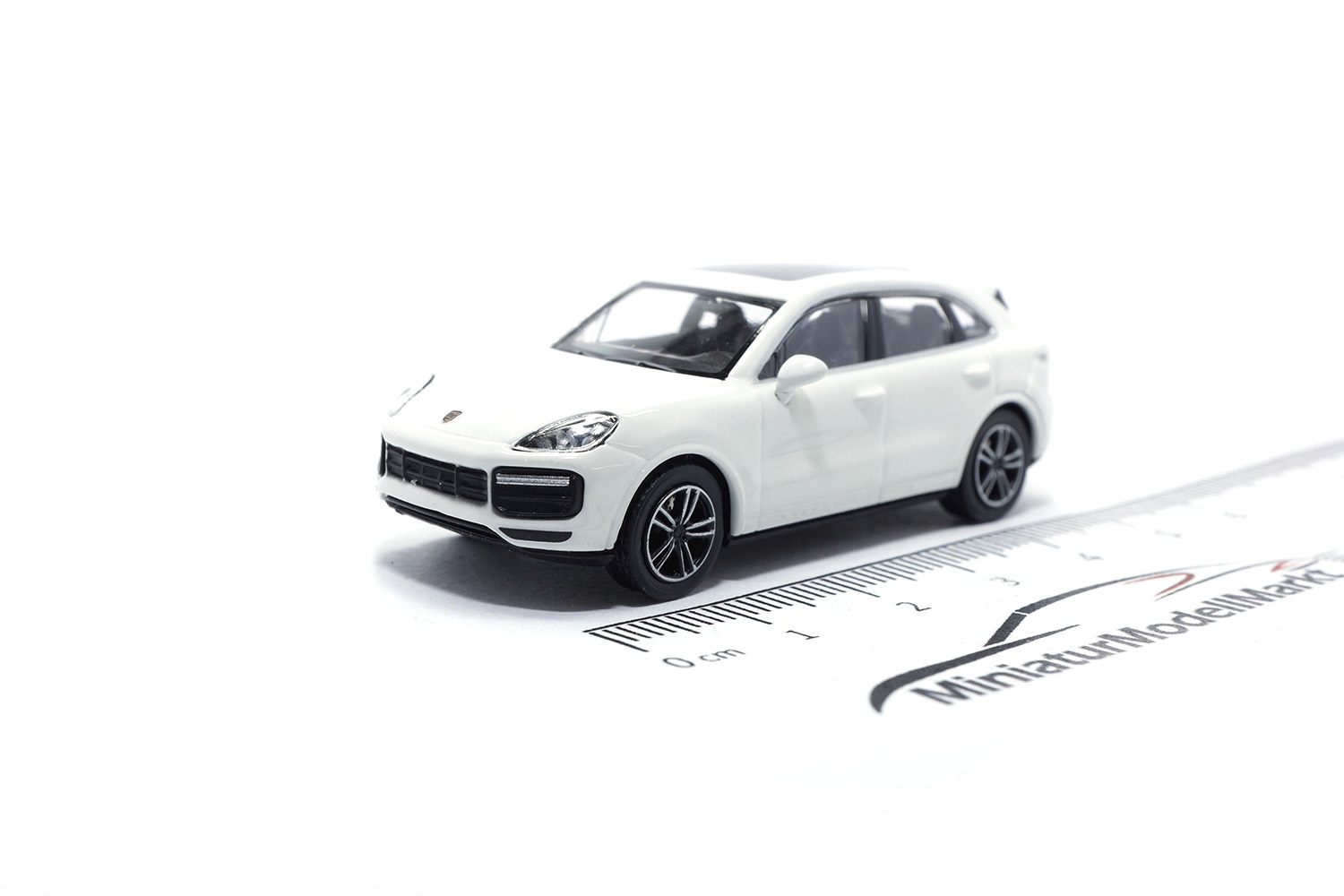 Minichamps 870067204 Porsche Cayenne - 2017 - Weiss 1:87