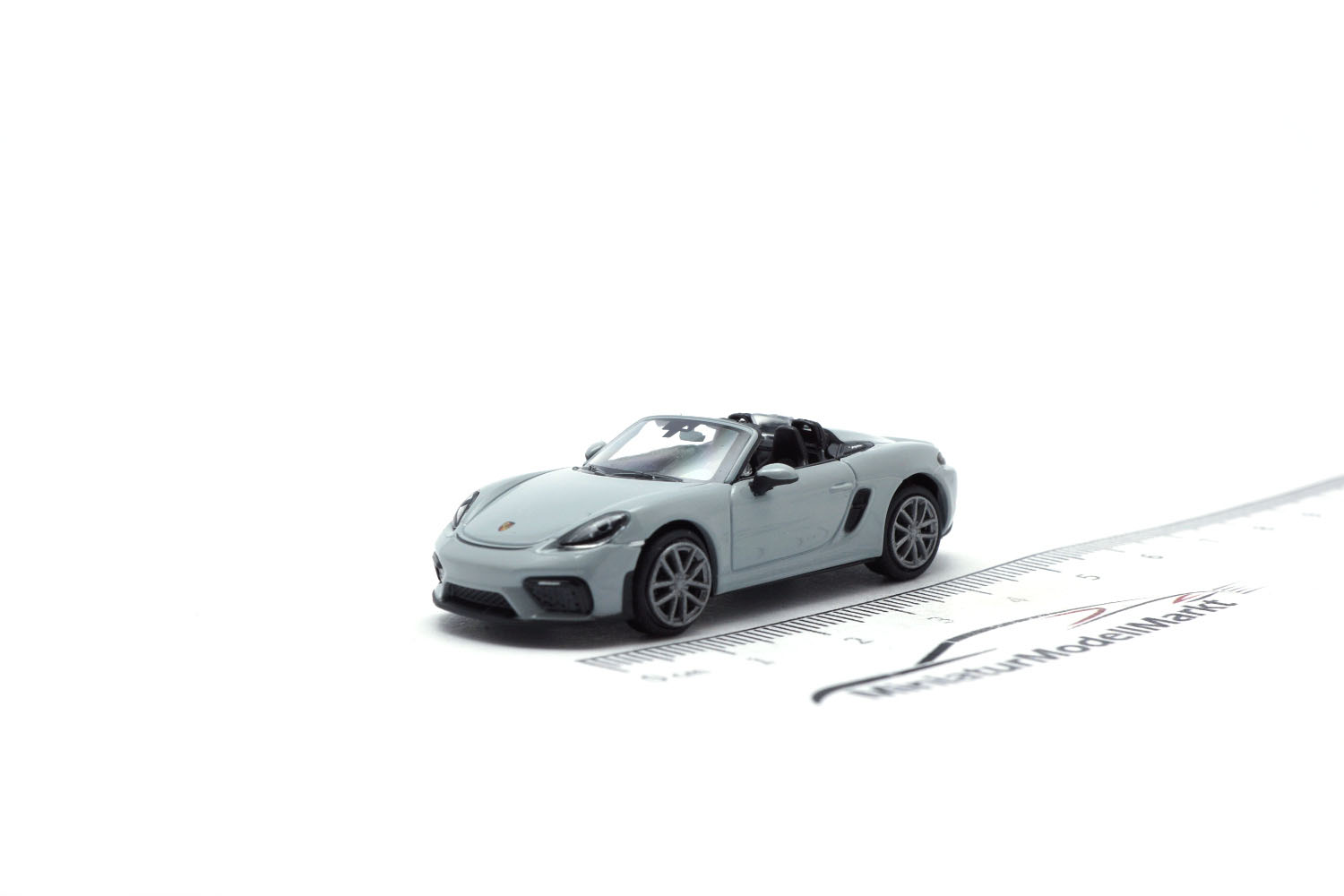Minichamps 870067702 Porsche 718 Spyder (981) - Grau - 2019 1:87