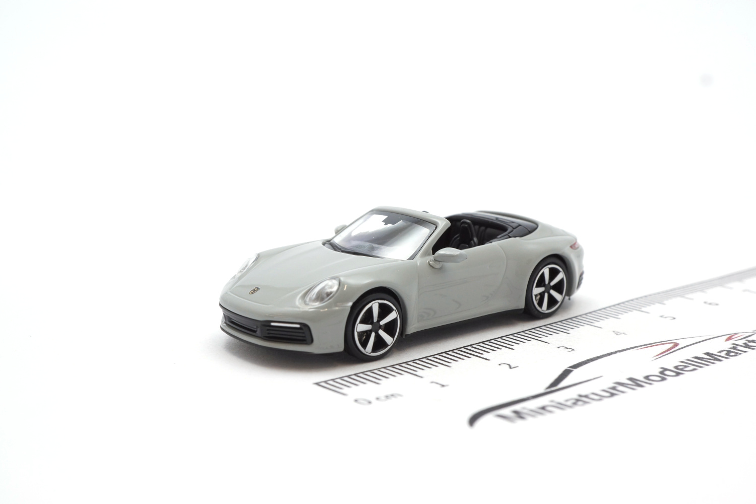 Minichamps 870068330 Porsche 911 (992) Carrera 4S Cabrio - Grau 2019 1:87