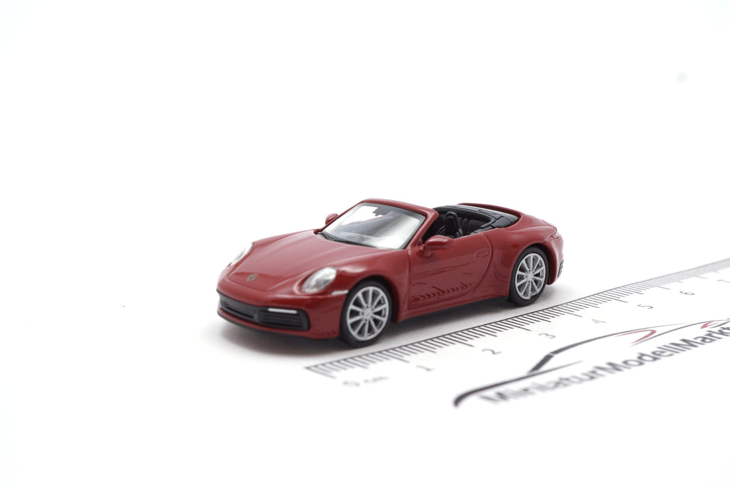 Minichamps 870068332 Porsche 911 (992) Carrera 4S Cabrio - Rot - 2019 1:87