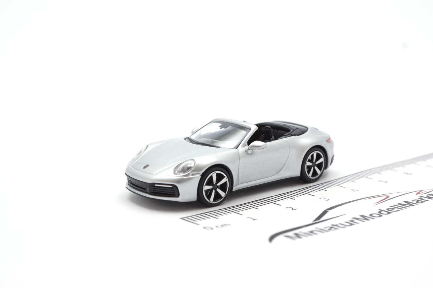 Minichamps 870068334 Porsche 911 (992) Carrera 4S Cabrio Silber 2019 1:87