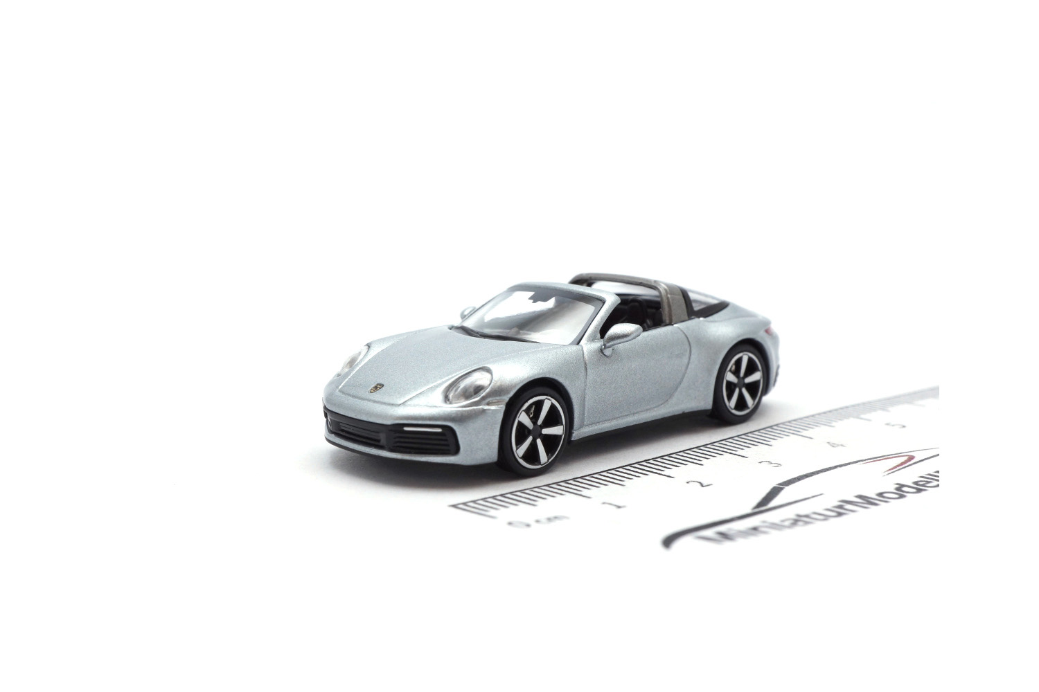 Minichamps 870069062 Porsche 911 (992) Targa 4 - Silber - 2020 1:87