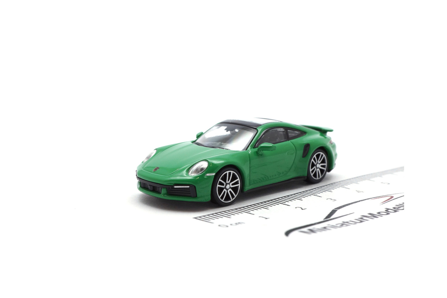 Minichamps 870069070 Porsche 911 (992) Turbo S - Grün Metallic - 2020 1:87
