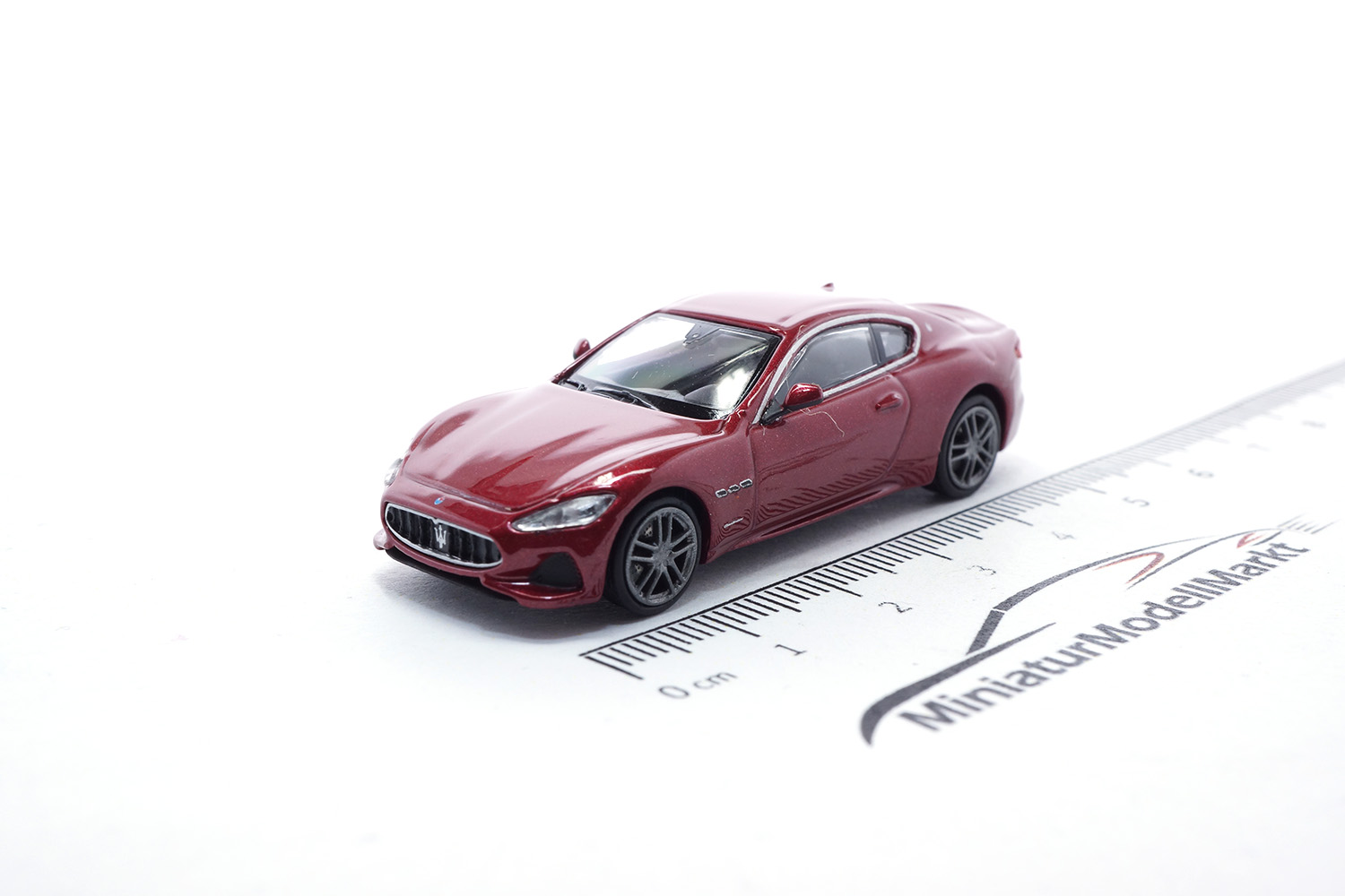 Minichamps 870123122 Maserati Granturismo - Rot-Metallic - 2018 1:87