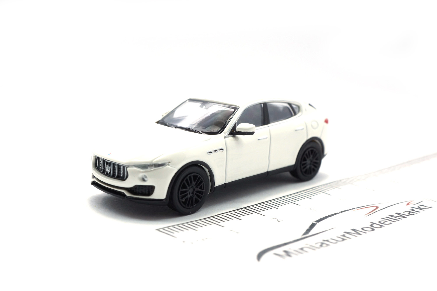 Minichamps 870123202 Maserati Levante - Weiß - 2018 1:87
