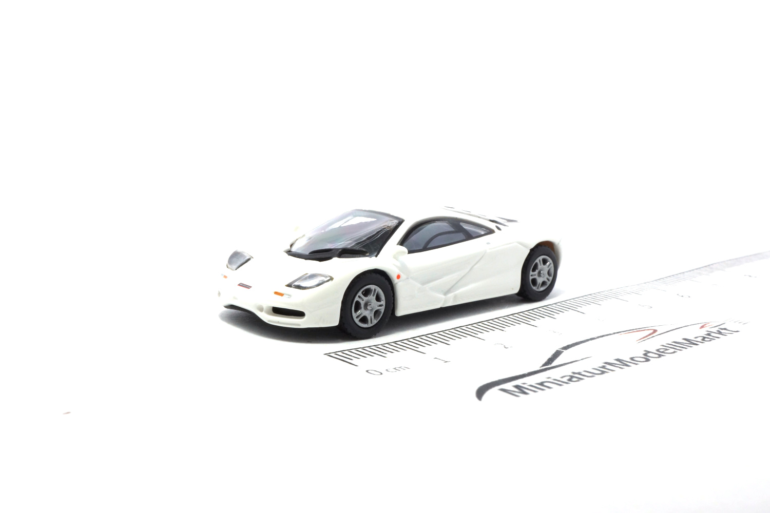 Minichamps 870133822 Mclaren F1 Roadcar - White 1:87