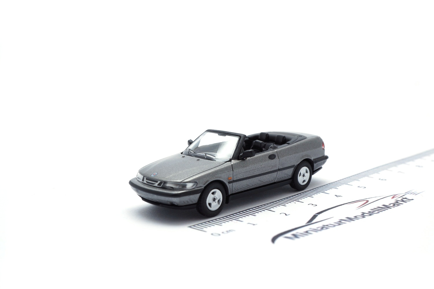 Minichamps 870170134 Saab 900 Cabriolet - Grau Metallic - 1995 1:87