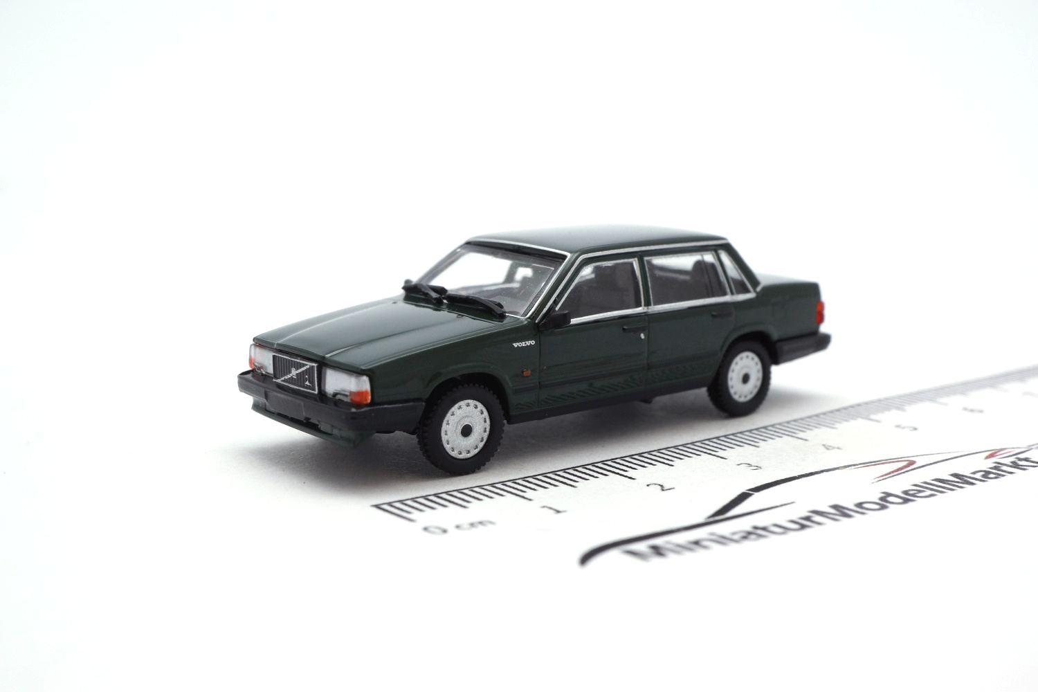 Minichamps 870171701 Volvo 740 GL - Dunkelgrün - 1986 1:87