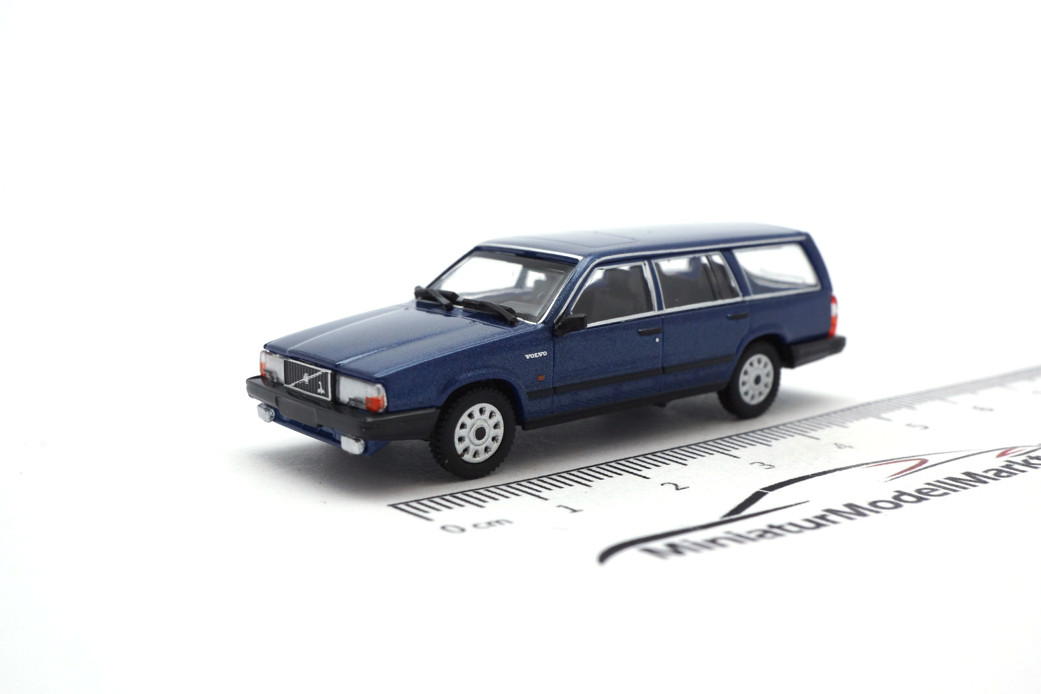 Minichamps 870171710 Volvo 740 GL Break - Dunkelblau-Metallic - 1986 1:87