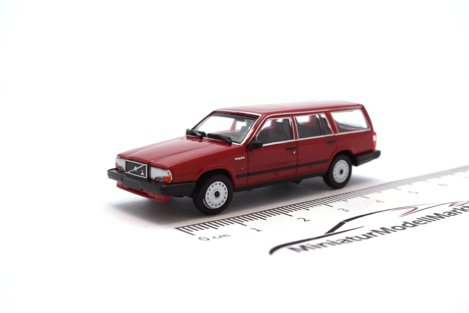 Minichamps 870171711 Volvo 740 GL Break - Rot - 1986 1:87