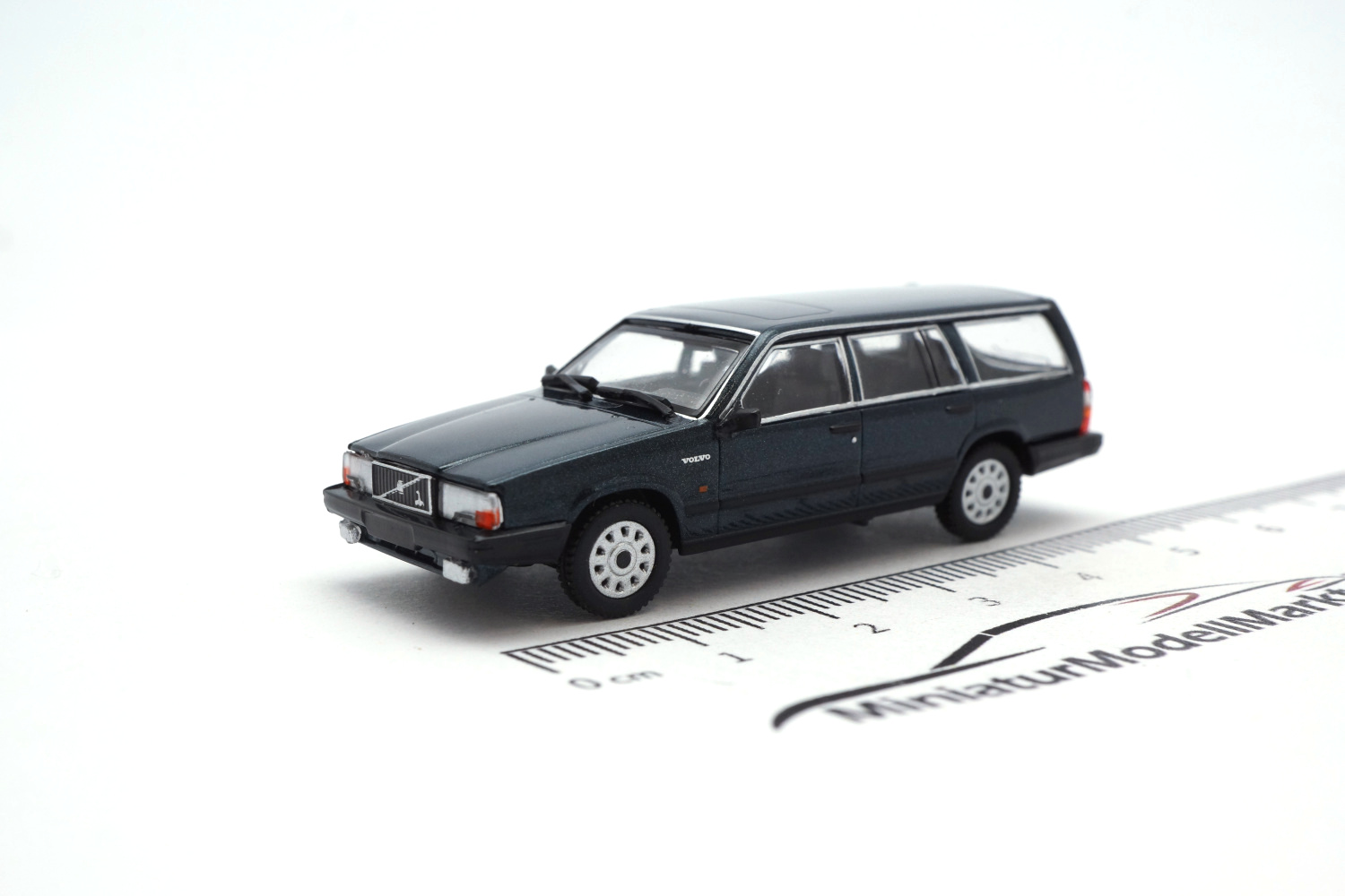 Minichamps 870171712 Volvo 740 GL Break - Dunkelgrün Metallic - 1986 1:87