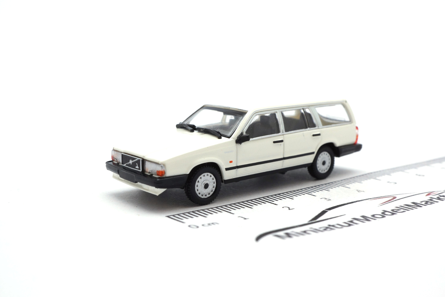 Minichamps 870171714 Volvo 740 GL Break - Weiss - 1986 1:87