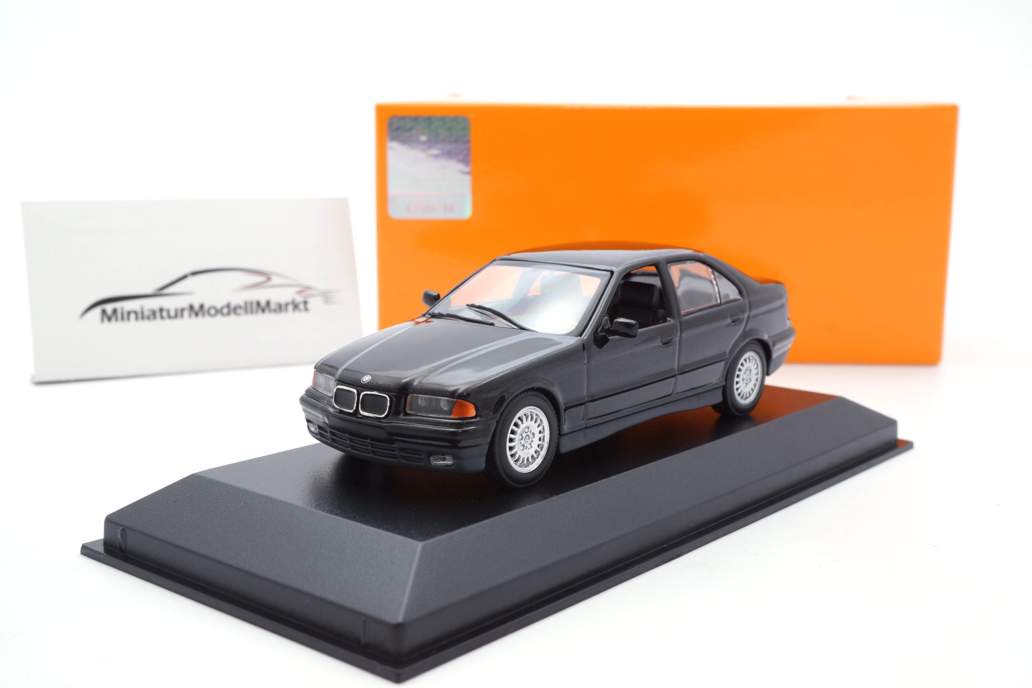 Minichamps 940023301 BMW 3er (E36) Limousine - Schwarz-Metallic 1992 1:43